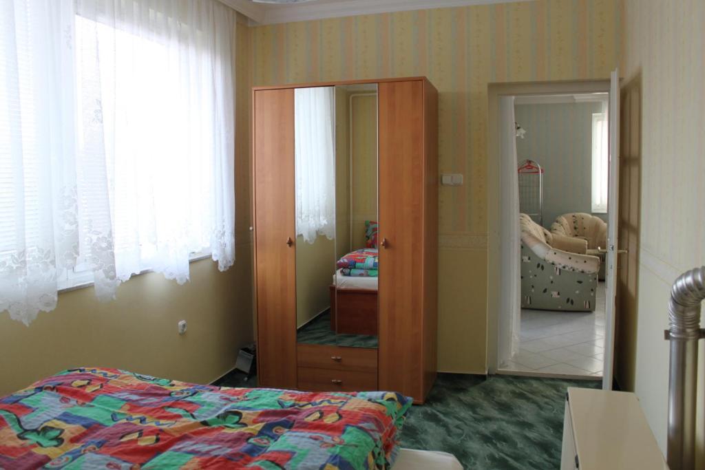 Orwa Apartmanok - Fenyofa Koez ซาลาคาโรส ห้อง รูปภาพ