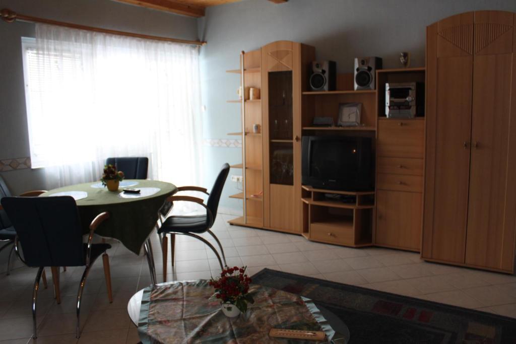 Orwa Apartmanok - Fenyofa Koez ซาลาคาโรส ห้อง รูปภาพ